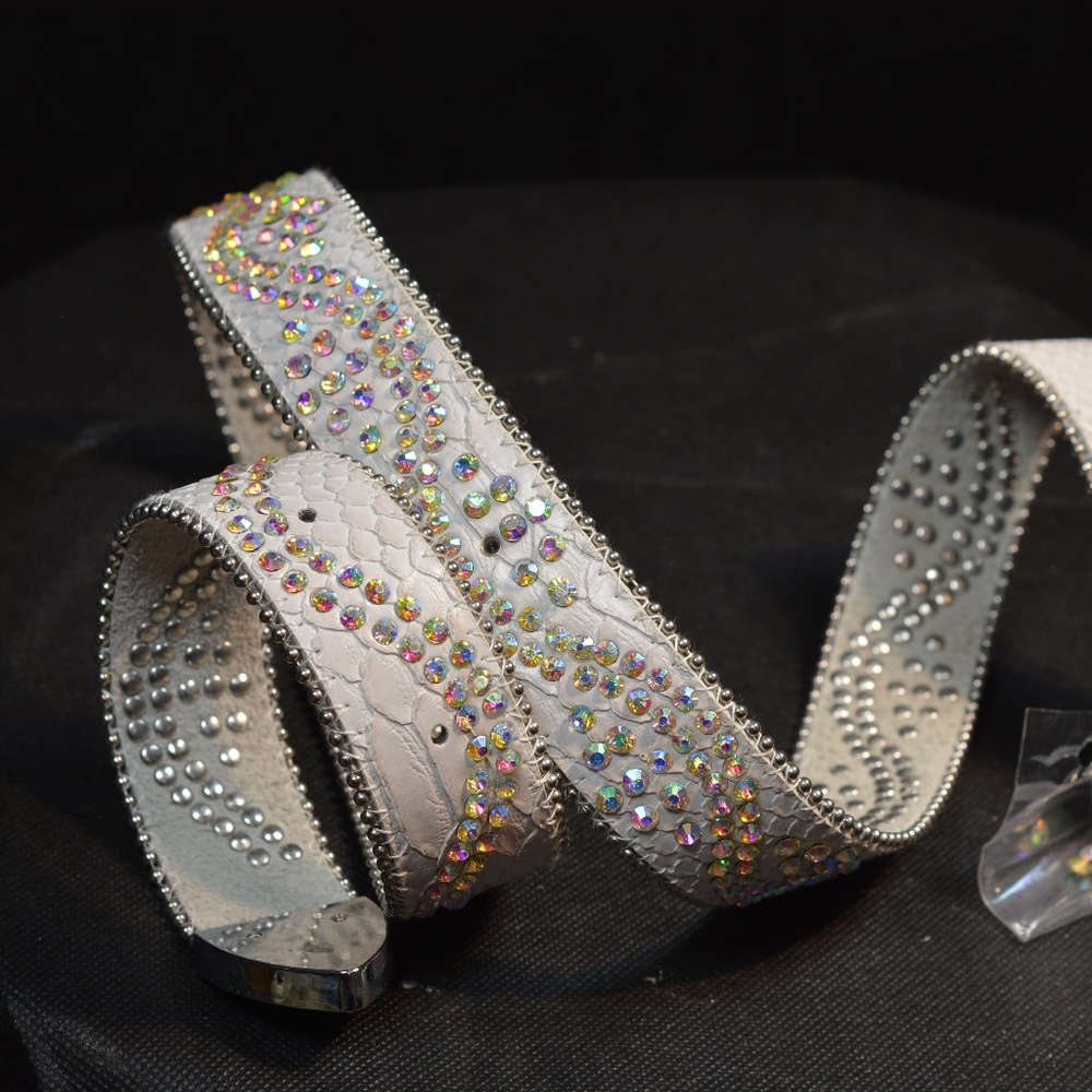 White Rhinestone Leather Belt M/L NWT - Picture 10 of 15